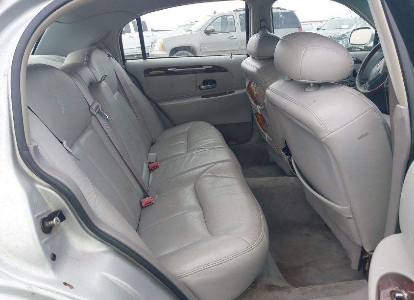 Photo 8 of 2001 Lincoln Town CAR CARTIER (VIN 1LNHM83W31Y608082)