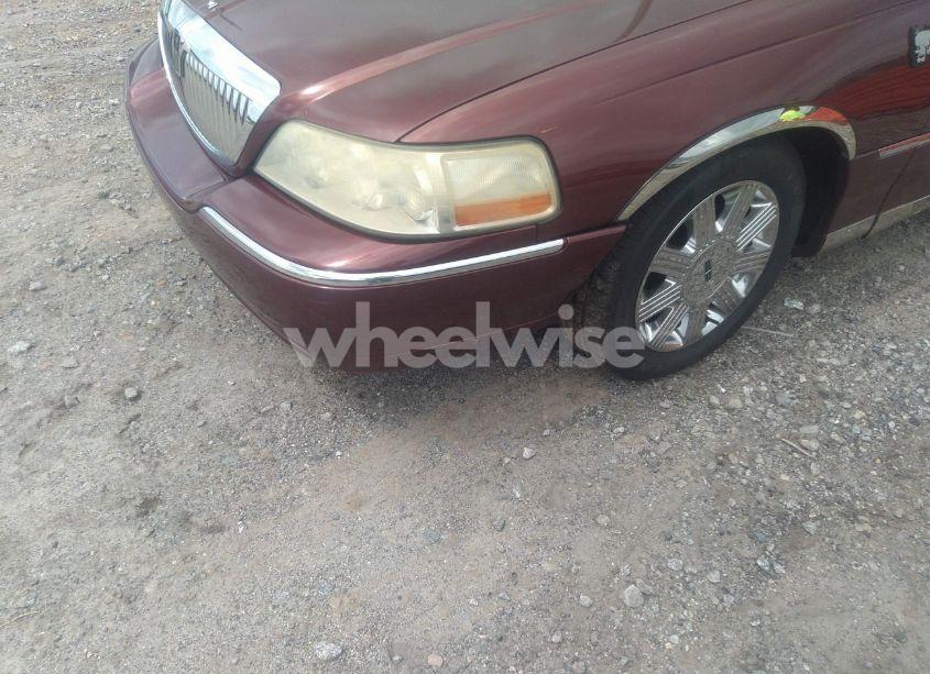 Photo 6 of 2003 Lincoln Town CAR CARTIER (VIN 1LNHM83W33Y631168)