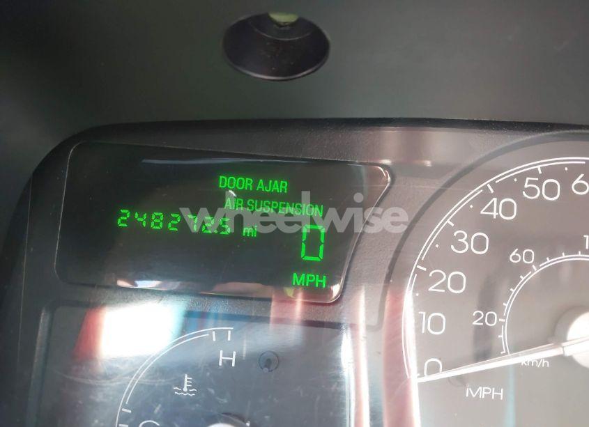 Photo 7 of 2003 Lincoln Town CAR CARTIER (VIN 1LNHM83W33Y631168)