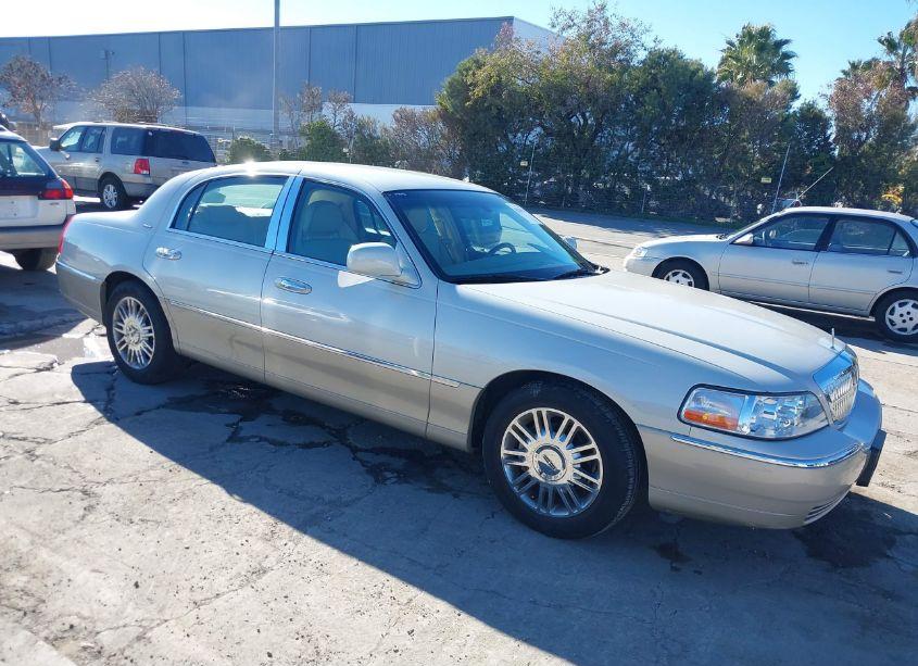 2006 Lincoln Town CAR DESIGNER SERIES (VIN 1LNHM83W36Y642885) main photo