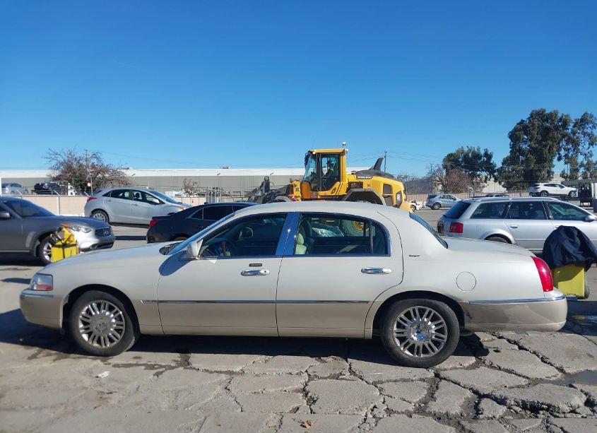 Photo 14 of 2006 Lincoln Town CAR DESIGNER SERIES (VIN 1LNHM83W36Y642885)