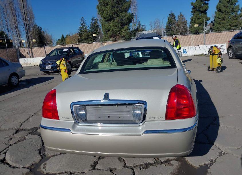 Photo 16 of 2006 Lincoln Town CAR DESIGNER SERIES (VIN 1LNHM83W36Y642885)