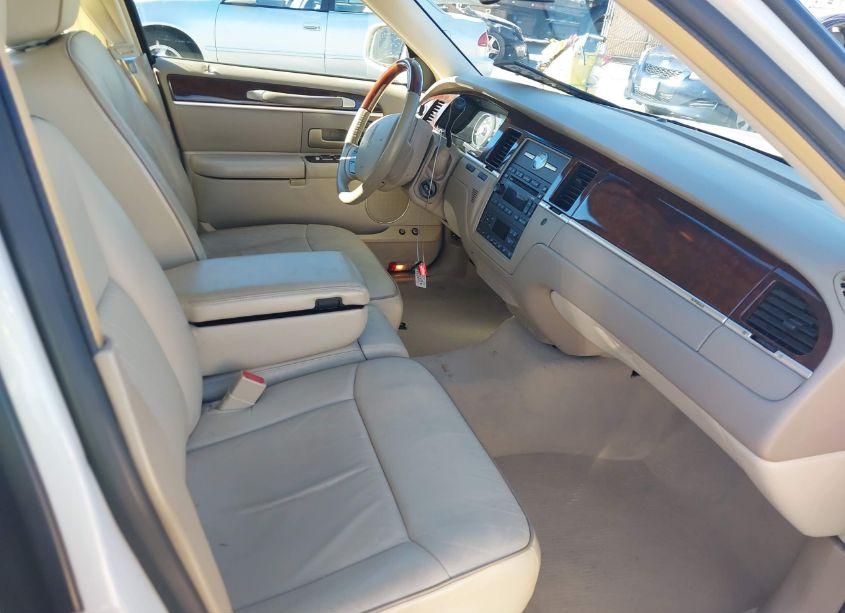 Photo 5 of 2006 Lincoln Town CAR DESIGNER SERIES (VIN 1LNHM83W36Y642885)