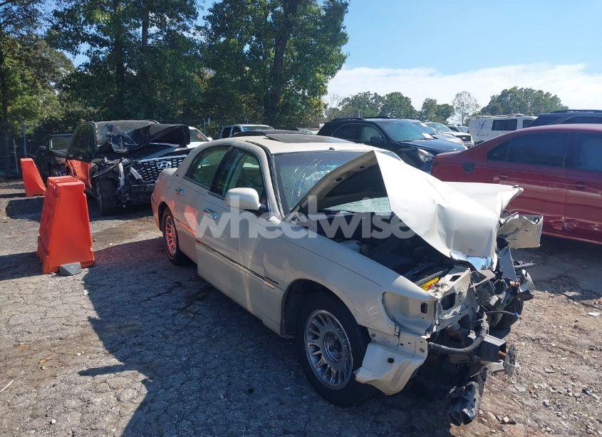 2002 Lincoln Town CAR CARTIER (VIN 1LNHM83W42Y650522) main photo