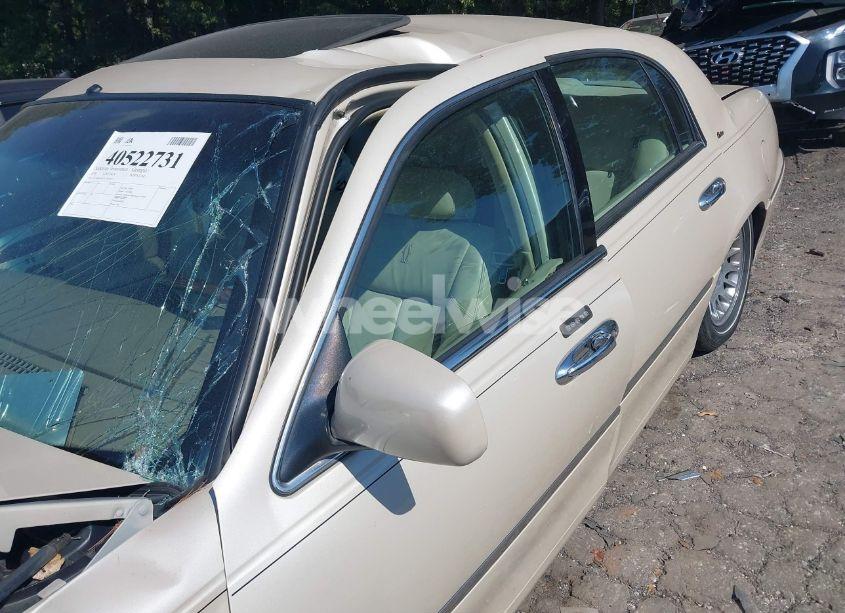 Photo 14 of 2002 Lincoln Town CAR CARTIER (VIN 1LNHM83W42Y650522)