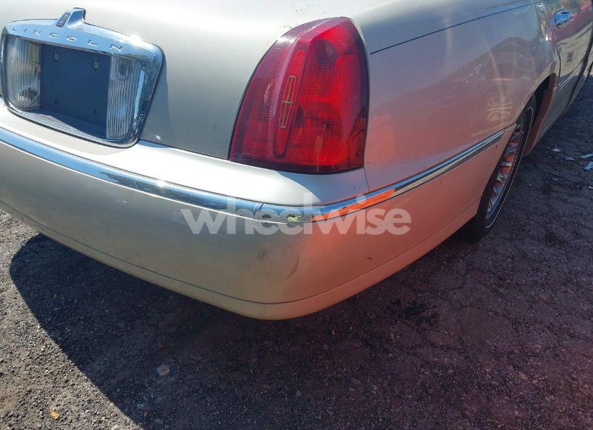 Photo 15 of 2002 Lincoln Town CAR CARTIER (VIN 1LNHM83W42Y650522)