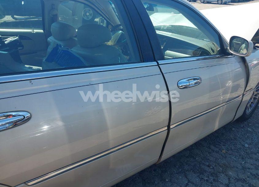 Photo 16 of 2002 Lincoln Town CAR CARTIER (VIN 1LNHM83W42Y650522)