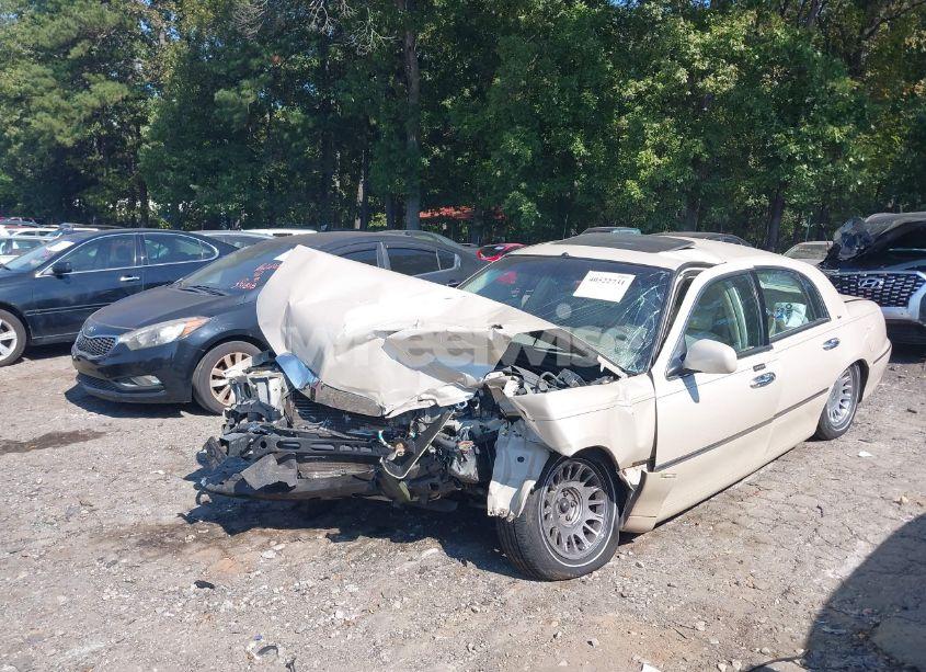 Photo 2 of 2002 Lincoln Town CAR CARTIER (VIN 1LNHM83W42Y650522)