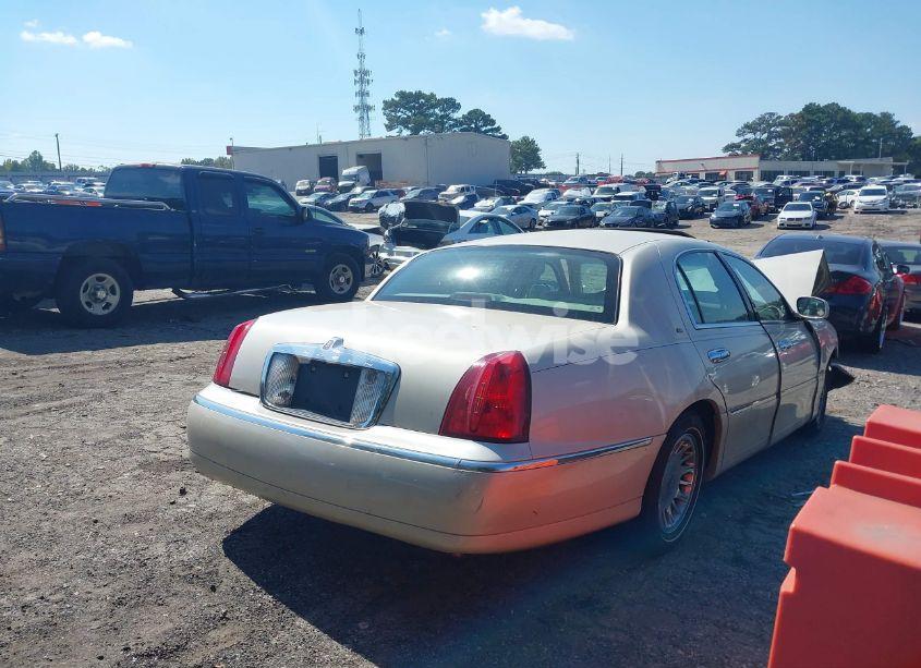 Photo 4 of 2002 Lincoln Town CAR CARTIER (VIN 1LNHM83W42Y650522)