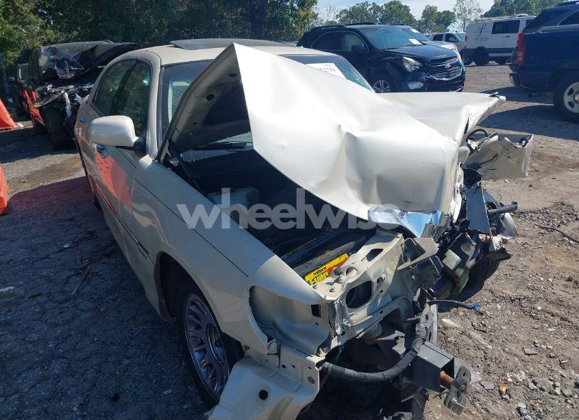 Photo 6 of 2002 Lincoln Town CAR CARTIER (VIN 1LNHM83W42Y650522)