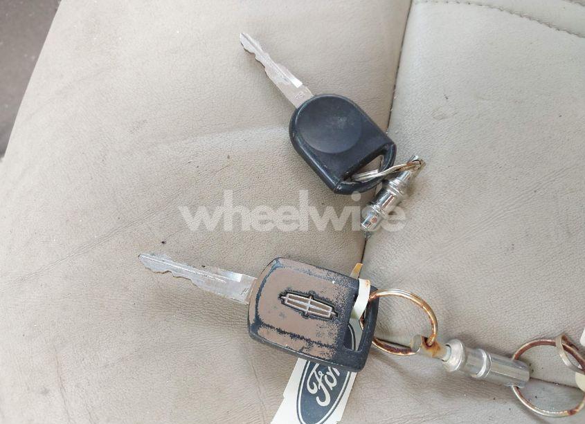 Photo 11 of 2004 Lincoln Town CAR ULTIMATE (VIN 1LNHM83W44Y661605)