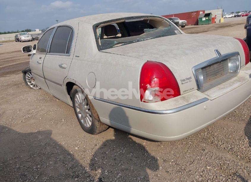 Photo 3 of 2004 Lincoln Town CAR ULTIMATE (VIN 1LNHM83W44Y661605)