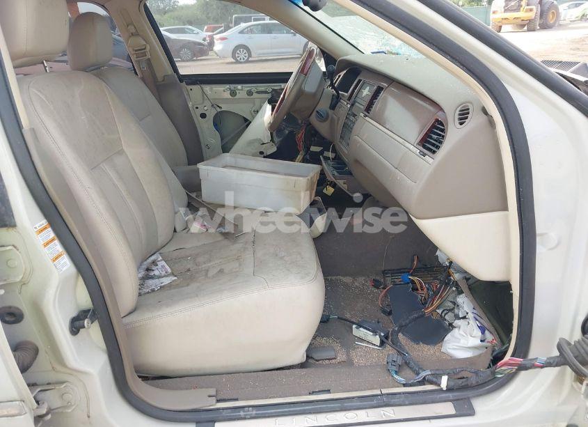 Photo 5 of 2004 Lincoln Town CAR ULTIMATE (VIN 1LNHM83W44Y661605)