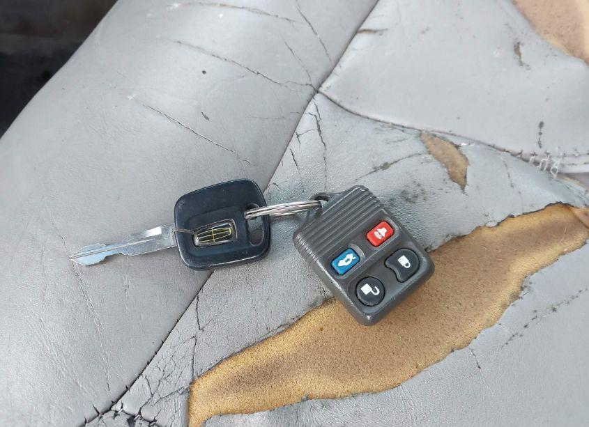 Photo 11 of 2000 Lincoln Town CAR CARTIER (VIN 1LNHM83W4YY863253)