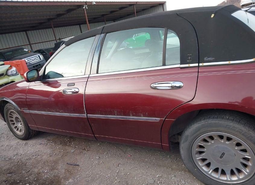 Photo 15 of 2000 Lincoln Town CAR CARTIER (VIN 1LNHM83W4YY863253)