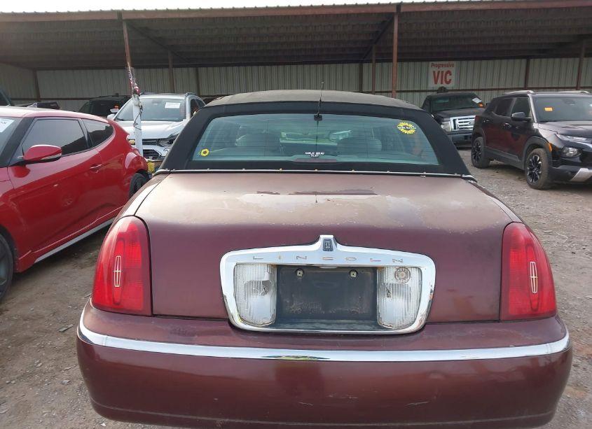 Photo 17 of 2000 Lincoln Town CAR CARTIER (VIN 1LNHM83W4YY863253)