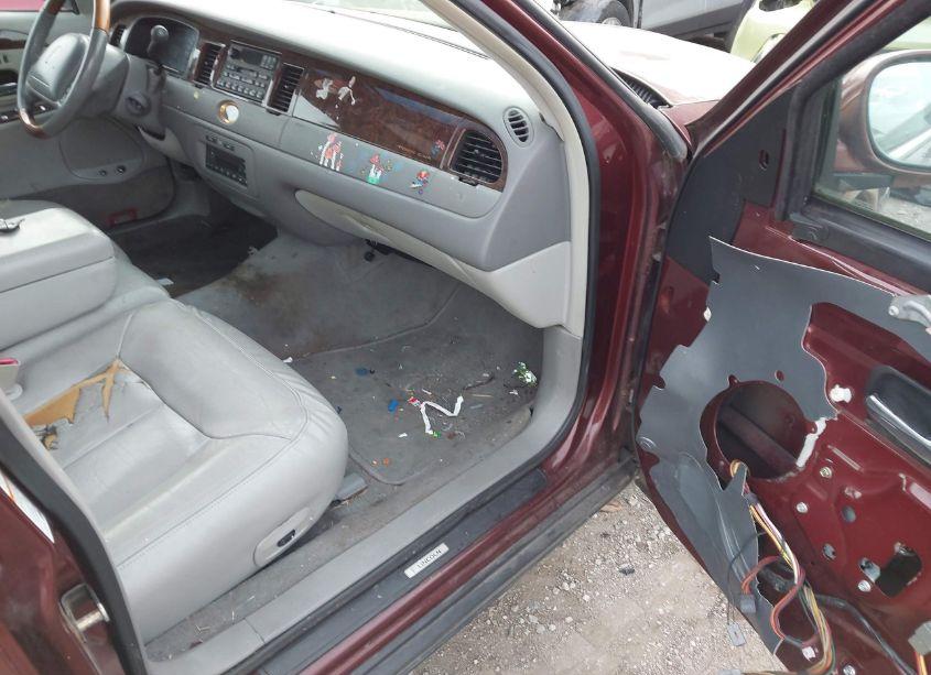 Photo 5 of 2000 Lincoln Town CAR CARTIER (VIN 1LNHM83W4YY863253)