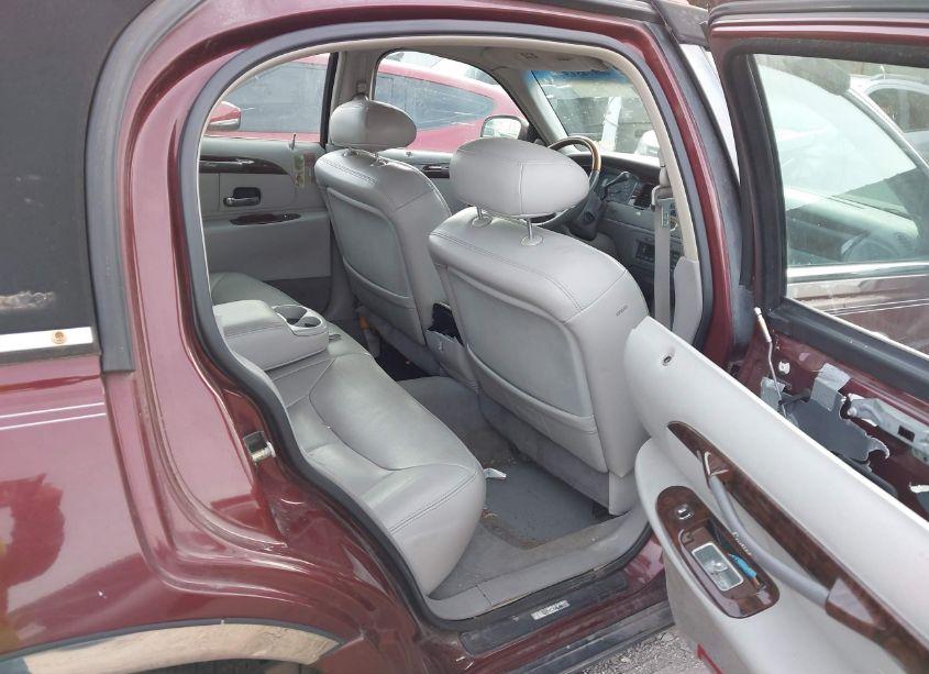 Photo 8 of 2000 Lincoln Town CAR CARTIER (VIN 1LNHM83W4YY863253)
