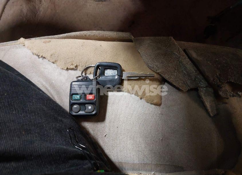 Photo 11 of 2001 Lincoln Town CAR CARTIER (VIN 1LNHM83W51Y609962)