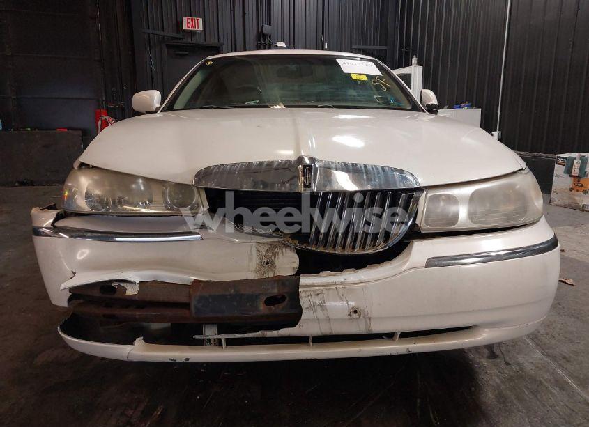 Photo 12 of 2001 Lincoln Town CAR CARTIER (VIN 1LNHM83W51Y609962)