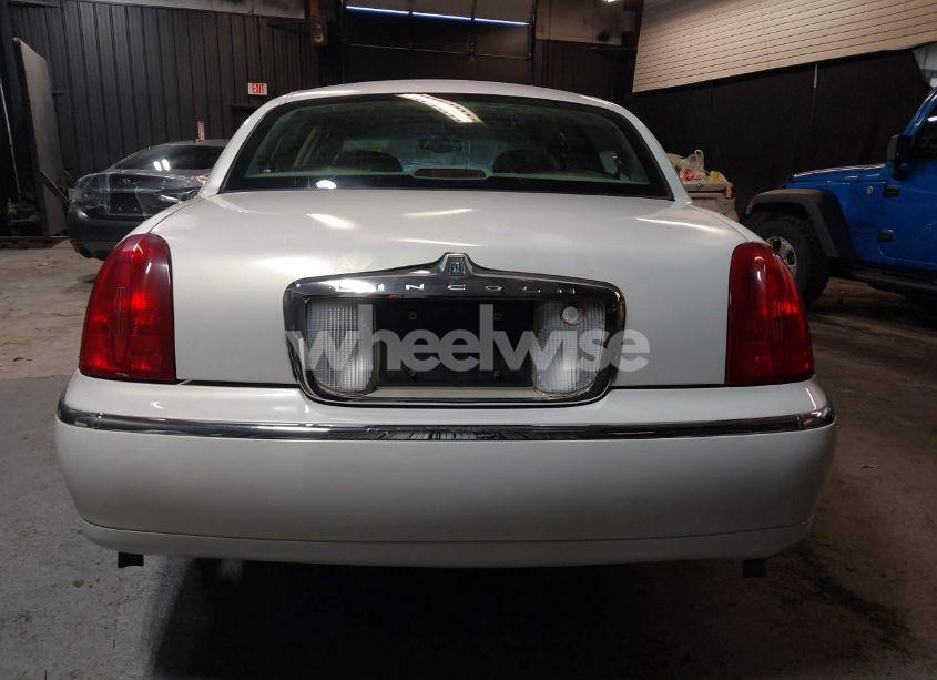 Photo 16 of 2001 Lincoln Town CAR CARTIER (VIN 1LNHM83W51Y609962)