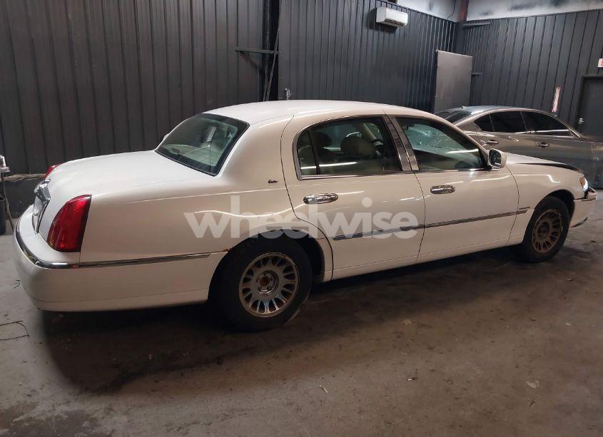 Photo 4 of 2001 Lincoln Town CAR CARTIER (VIN 1LNHM83W51Y609962)