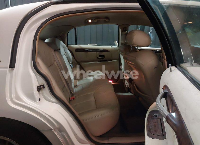 Photo 8 of 2001 Lincoln Town CAR CARTIER (VIN 1LNHM83W51Y609962)
