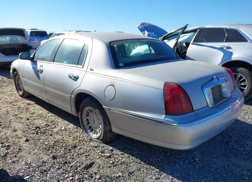 Photo 3 of 2001 Lincoln Town CAR CARTIER (VIN 1LNHM83W51Y658630)