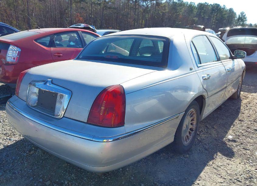 Photo 4 of 2001 Lincoln Town CAR CARTIER (VIN 1LNHM83W51Y658630)