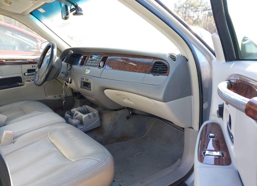 Photo 5 of 2001 Lincoln Town CAR CARTIER (VIN 1LNHM83W51Y658630)