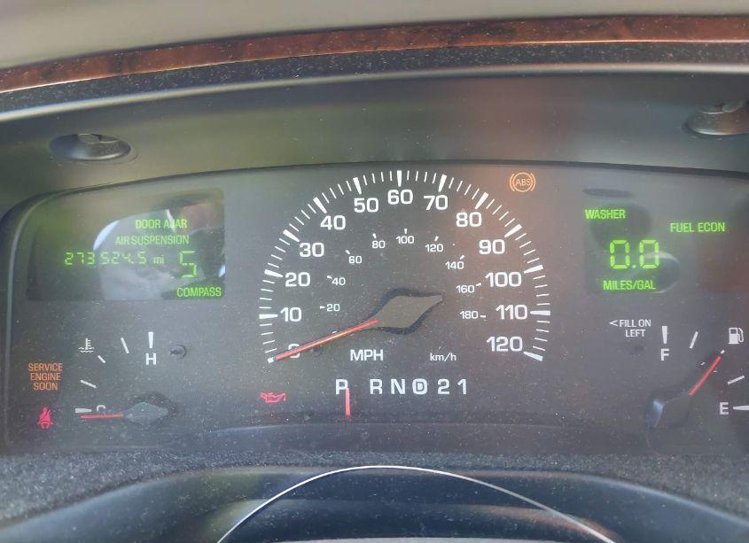 Photo 7 of 2001 Lincoln Town CAR CARTIER (VIN 1LNHM83W51Y658630)