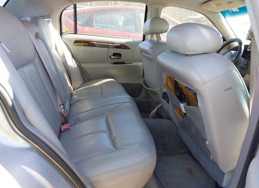 Photo 8 of 2001 Lincoln Town CAR CARTIER (VIN 1LNHM83W51Y658630)