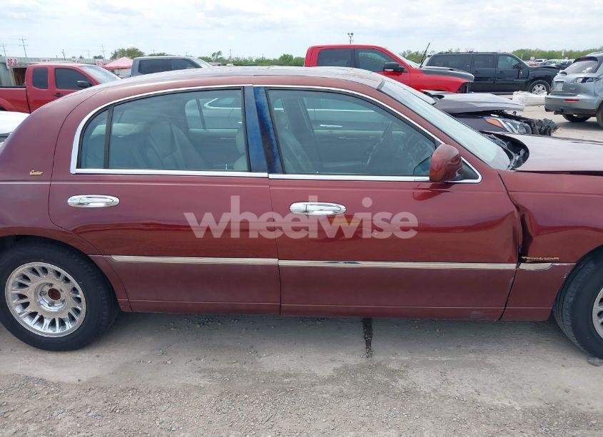 Photo 13 of 2002 Lincoln Town CAR CARTIER/CARTIER PREM. (VIN 1LNHM83W52Y626407)