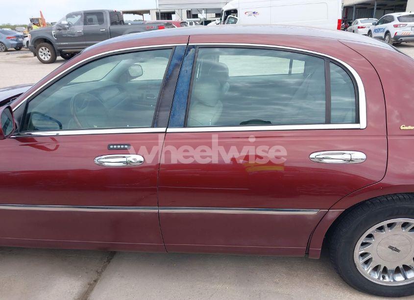 Photo 14 of 2002 Lincoln Town CAR CARTIER/CARTIER PREM. (VIN 1LNHM83W52Y626407)