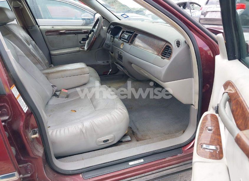 Photo 5 of 2002 Lincoln Town CAR CARTIER/CARTIER PREM. (VIN 1LNHM83W52Y626407)