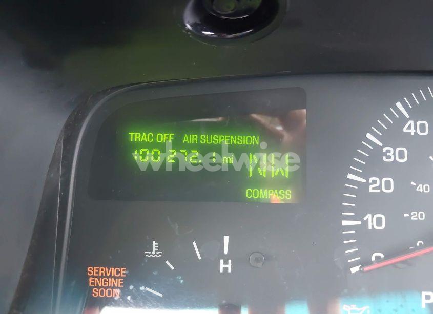 Photo 7 of 2002 Lincoln Town CAR CARTIER/CARTIER PREM. (VIN 1LNHM83W52Y626407)