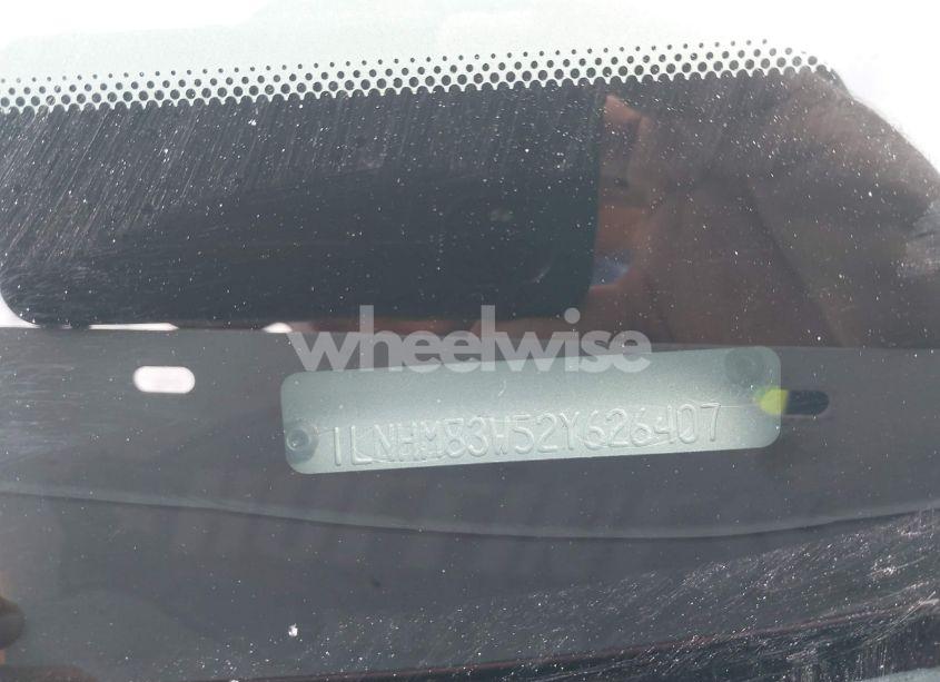 Photo 9 of 2002 Lincoln Town CAR CARTIER/CARTIER PREM. (VIN 1LNHM83W52Y626407)