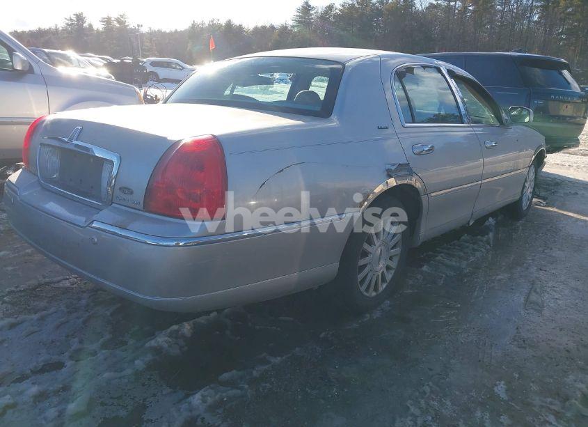 Photo 4 of 2004 Lincoln Town CAR ULTIMATE (VIN 1LNHM83W54Y671530)