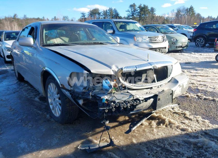 Photo 6 of 2004 Lincoln Town CAR ULTIMATE (VIN 1LNHM83W54Y671530)