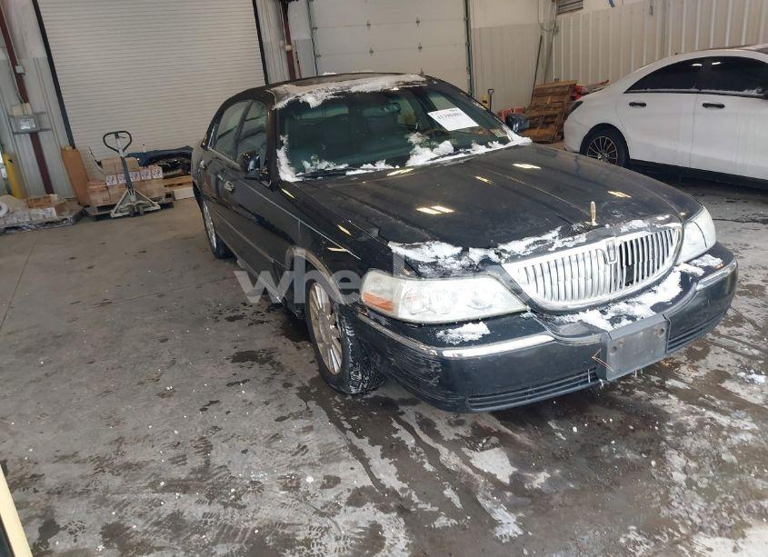 2004 Lincoln Town CAR ULTIMATE (VIN 1LNHM83W64Y644935) main photo