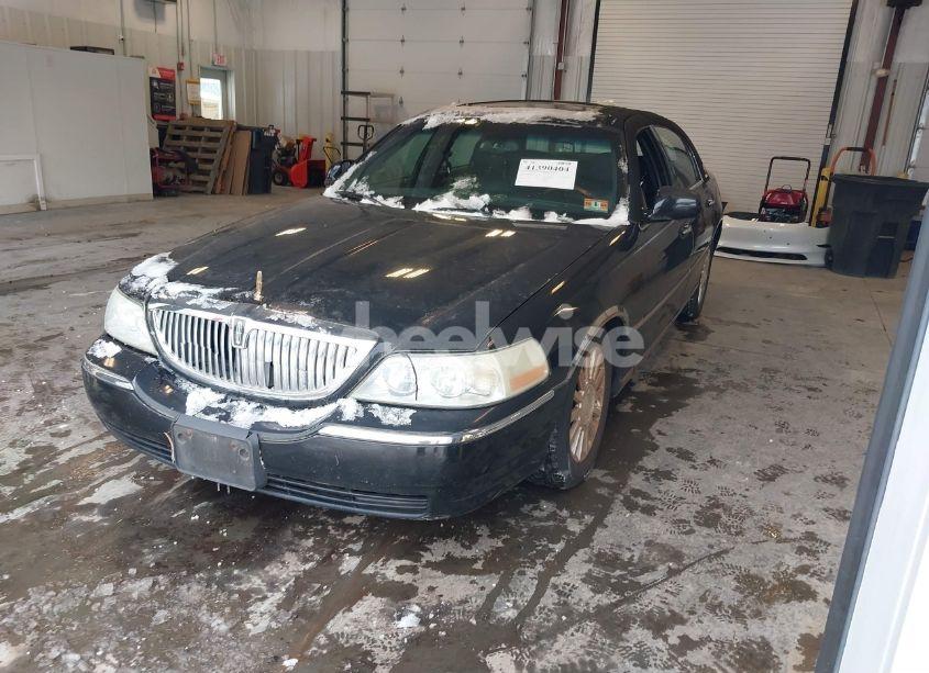 Photo 2 of 2004 Lincoln Town CAR ULTIMATE (VIN 1LNHM83W64Y644935)