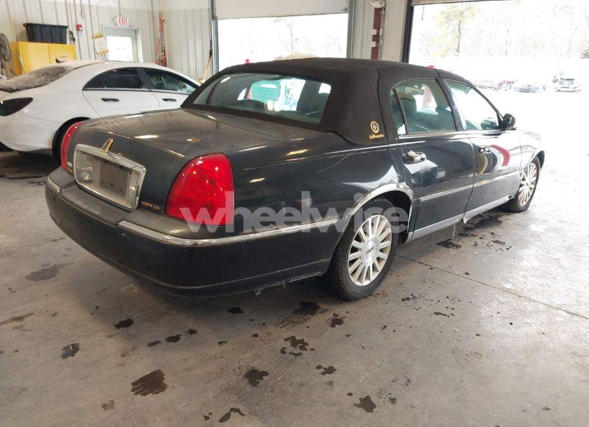 Photo 4 of 2004 Lincoln Town CAR ULTIMATE (VIN 1LNHM83W64Y644935)