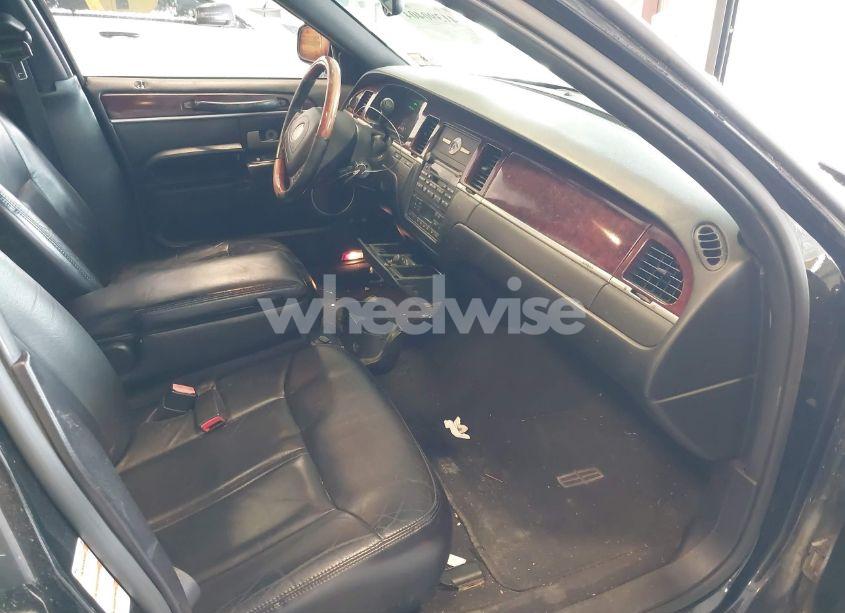 Photo 5 of 2004 Lincoln Town CAR ULTIMATE (VIN 1LNHM83W64Y644935)
