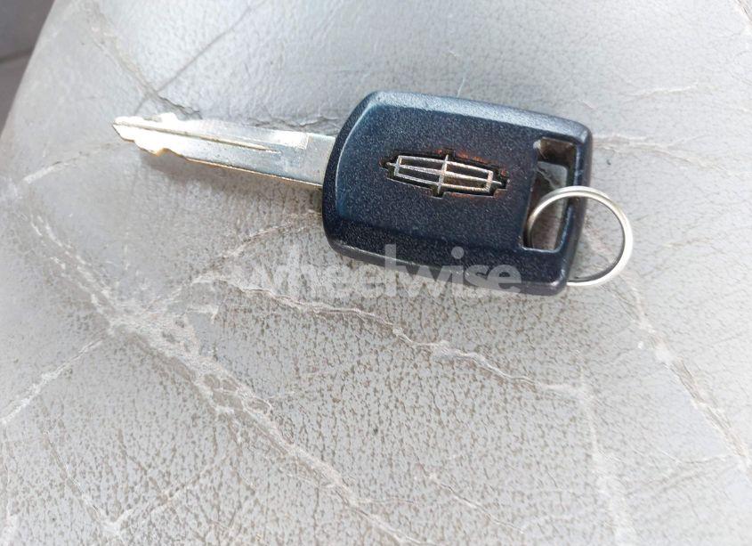 Photo 11 of 2004 Lincoln Town CAR ULTIMATE (VIN 1LNHM83W64Y683461)