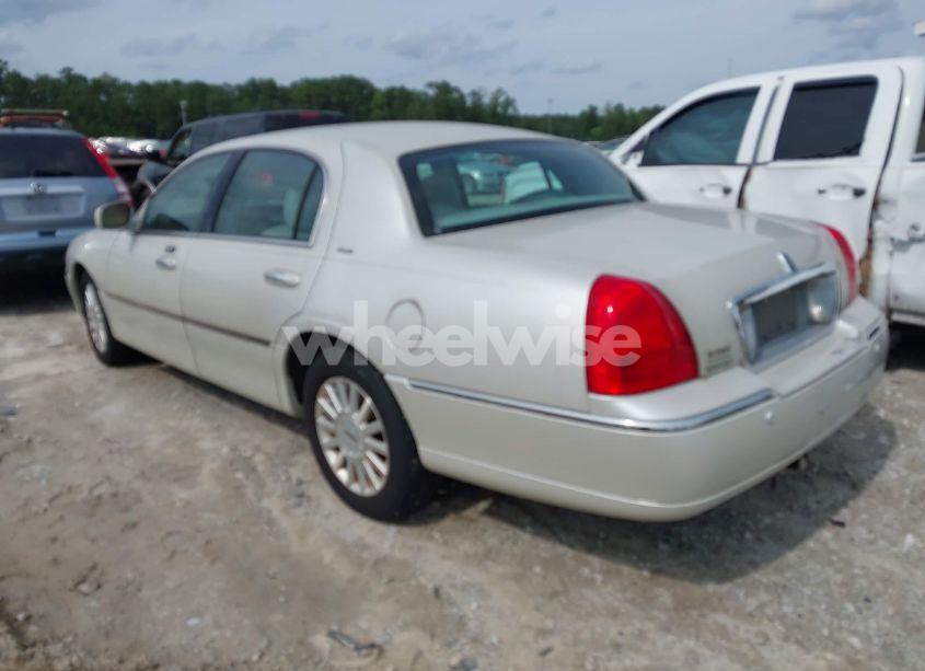 Photo 3 of 2004 Lincoln Town CAR ULTIMATE (VIN 1LNHM83W64Y683461)