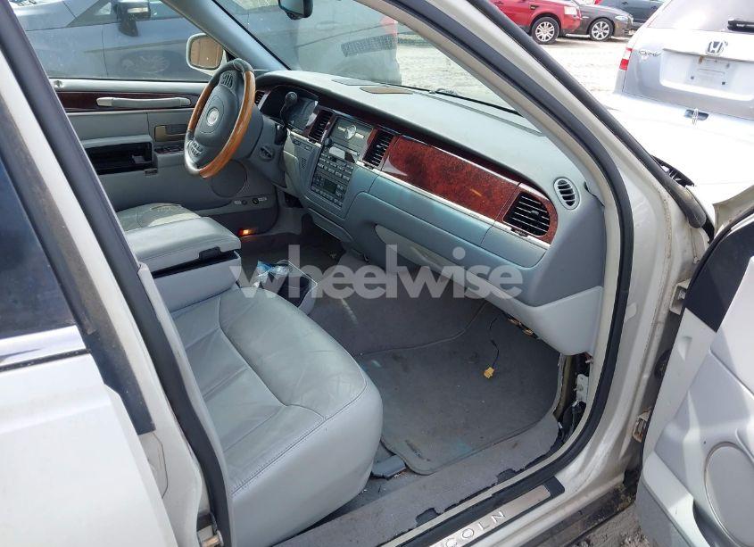 Photo 5 of 2004 Lincoln Town CAR ULTIMATE (VIN 1LNHM83W64Y683461)