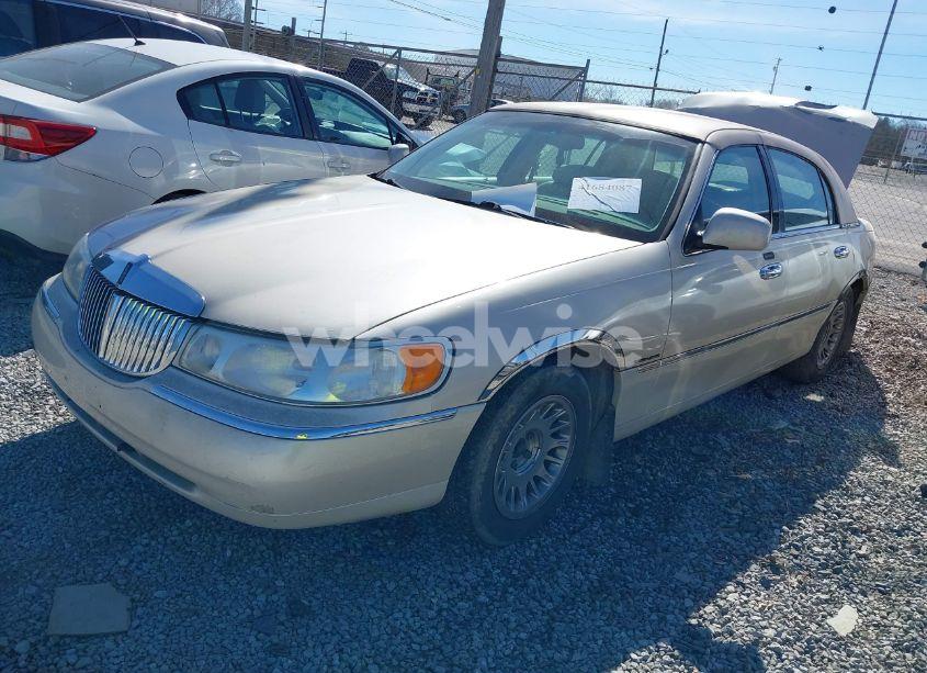Photo 2 of 2000 Lincoln Town CAR CARTIER (VIN 1LNHM83W6YY884332)