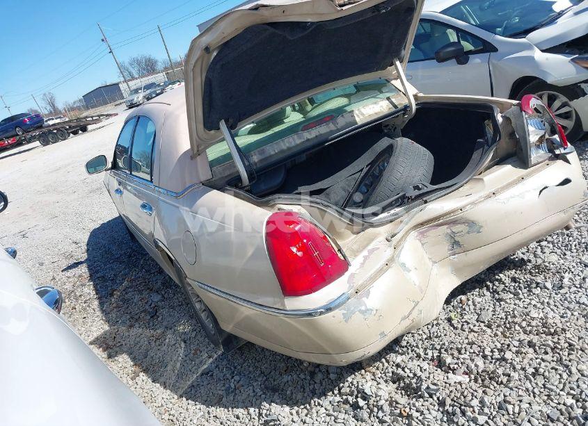 Photo 3 of 2000 Lincoln Town CAR CARTIER (VIN 1LNHM83W6YY884332)