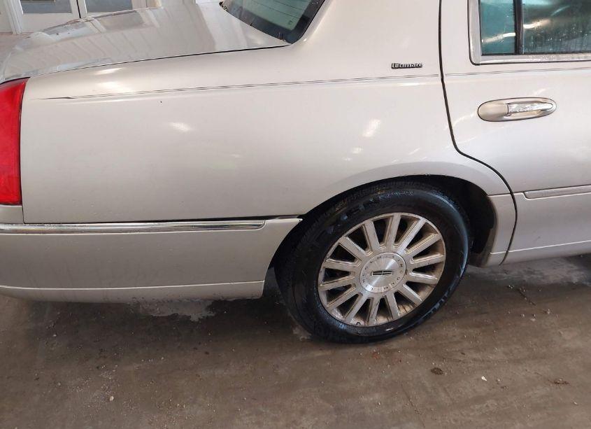 Photo 12 of 2004 Lincoln Town CAR ULTIMATE (VIN 1LNHM83W74Y670783)