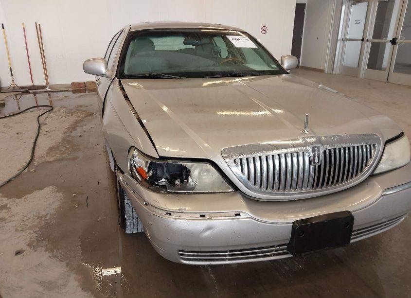 Photo 14 of 2004 Lincoln Town CAR ULTIMATE (VIN 1LNHM83W74Y670783)